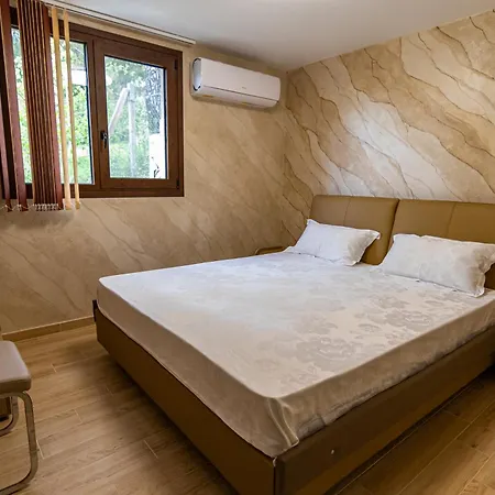 Вилла комплекс родопска среща - къщи и Батак